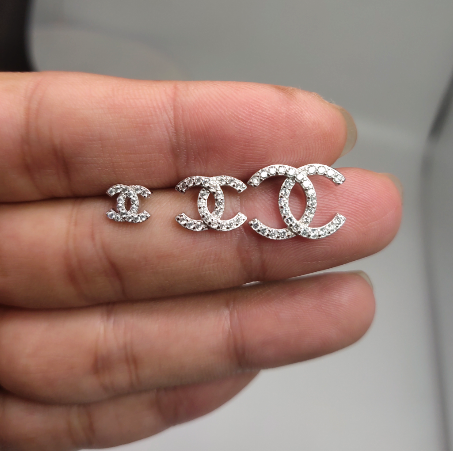 Mini Vintage Classic Earrings Voguette